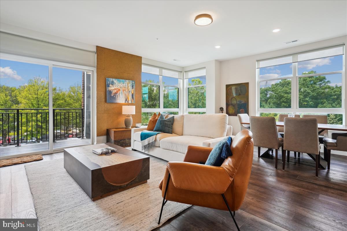 1761 OLD MEADOW ROAD 412