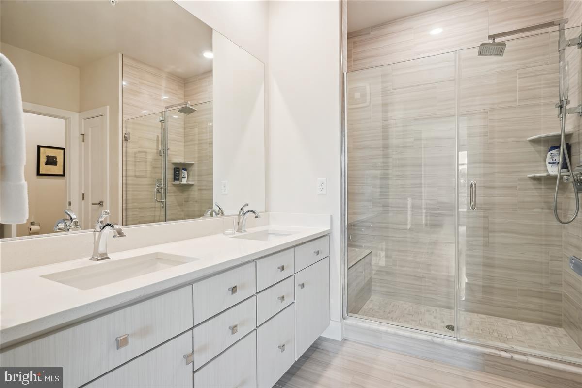 1761 OLD MEADOW ROAD 412