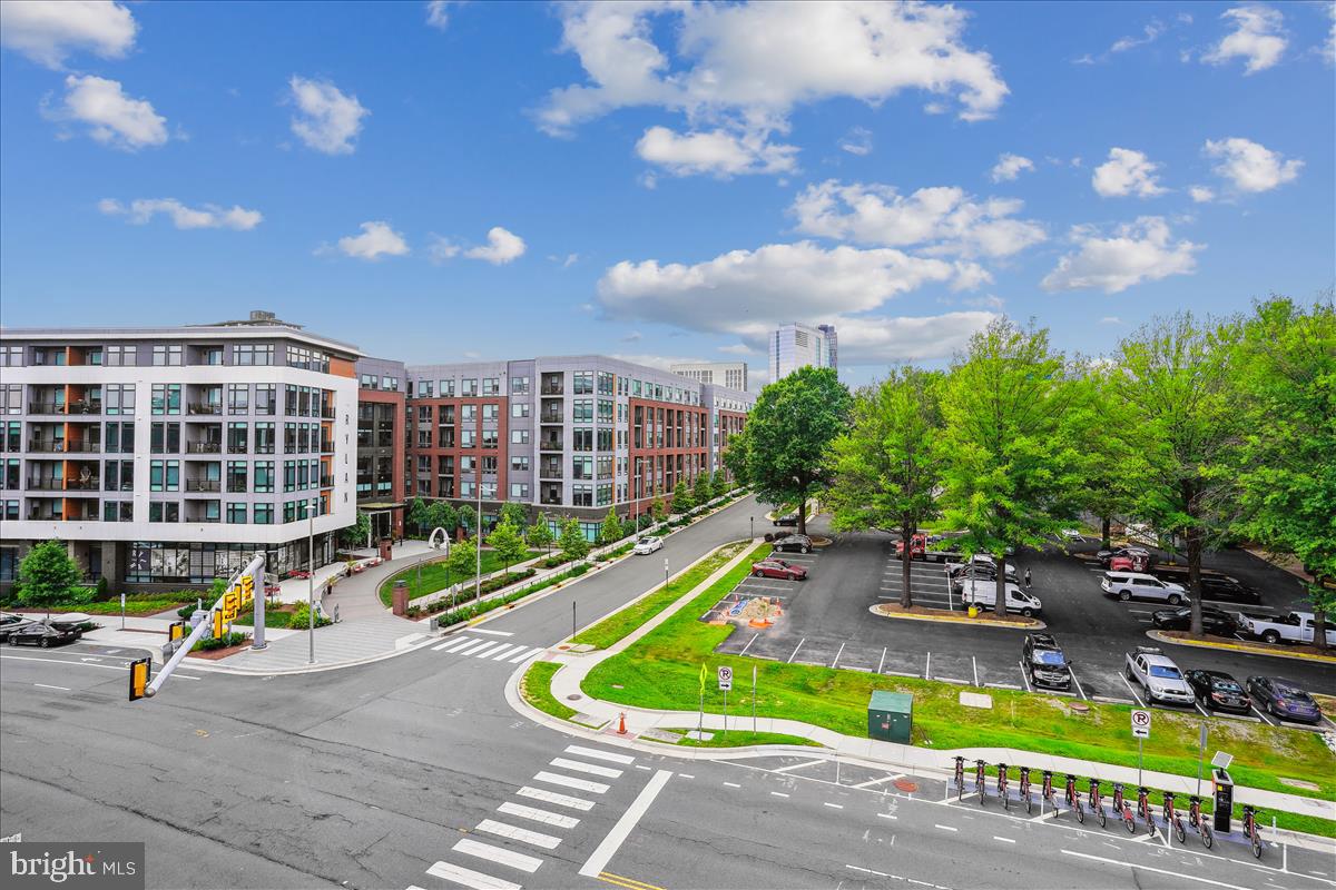 1761 OLD MEADOW ROAD 412