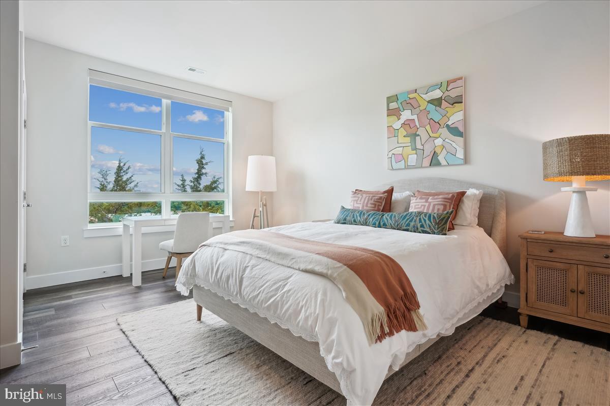 1761 OLD MEADOW ROAD 412