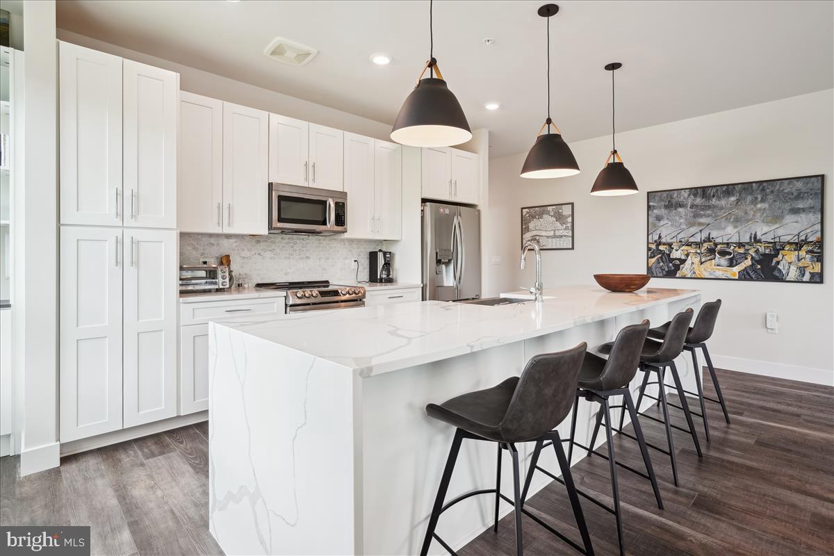 1761 OLD MEADOW ROAD 412