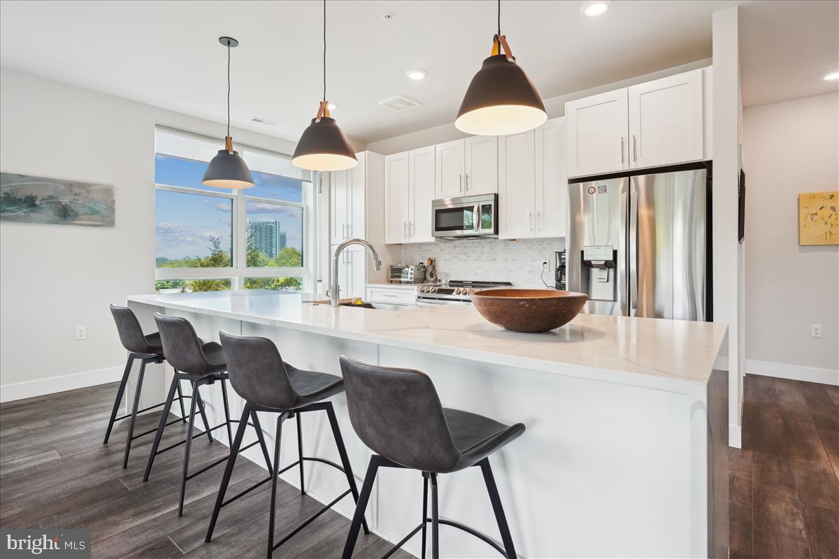 1761 OLD MEADOW ROAD 412