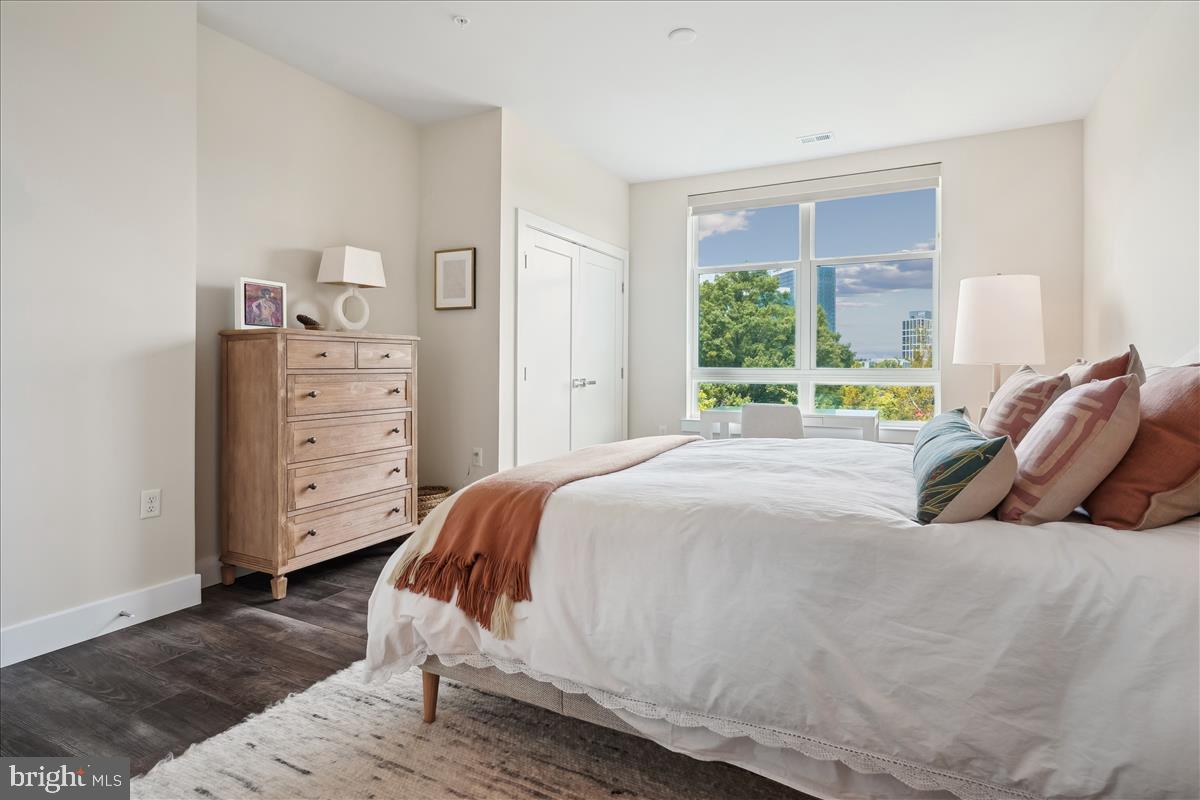 1761 OLD MEADOW ROAD 412