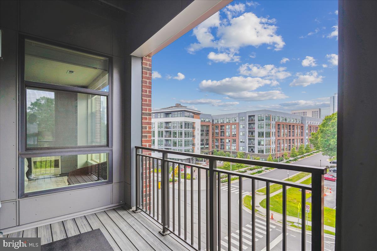 1761 OLD MEADOW ROAD 412