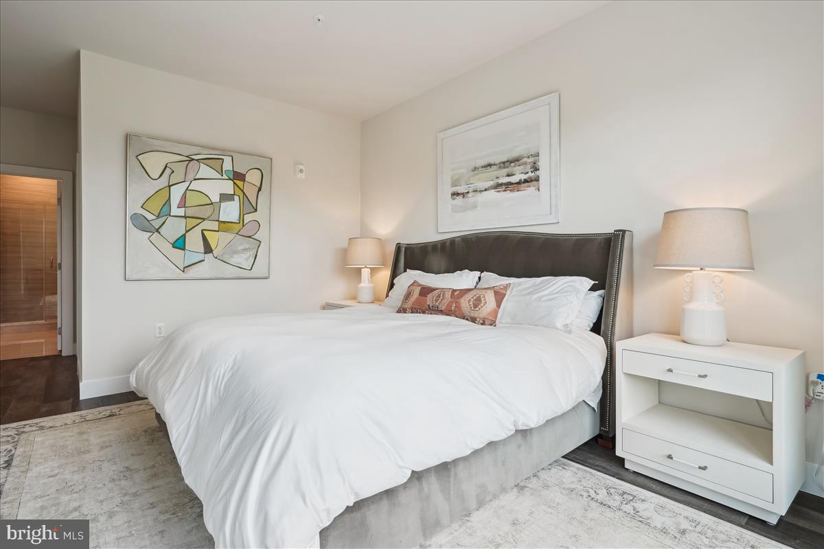 1761 OLD MEADOW ROAD 412