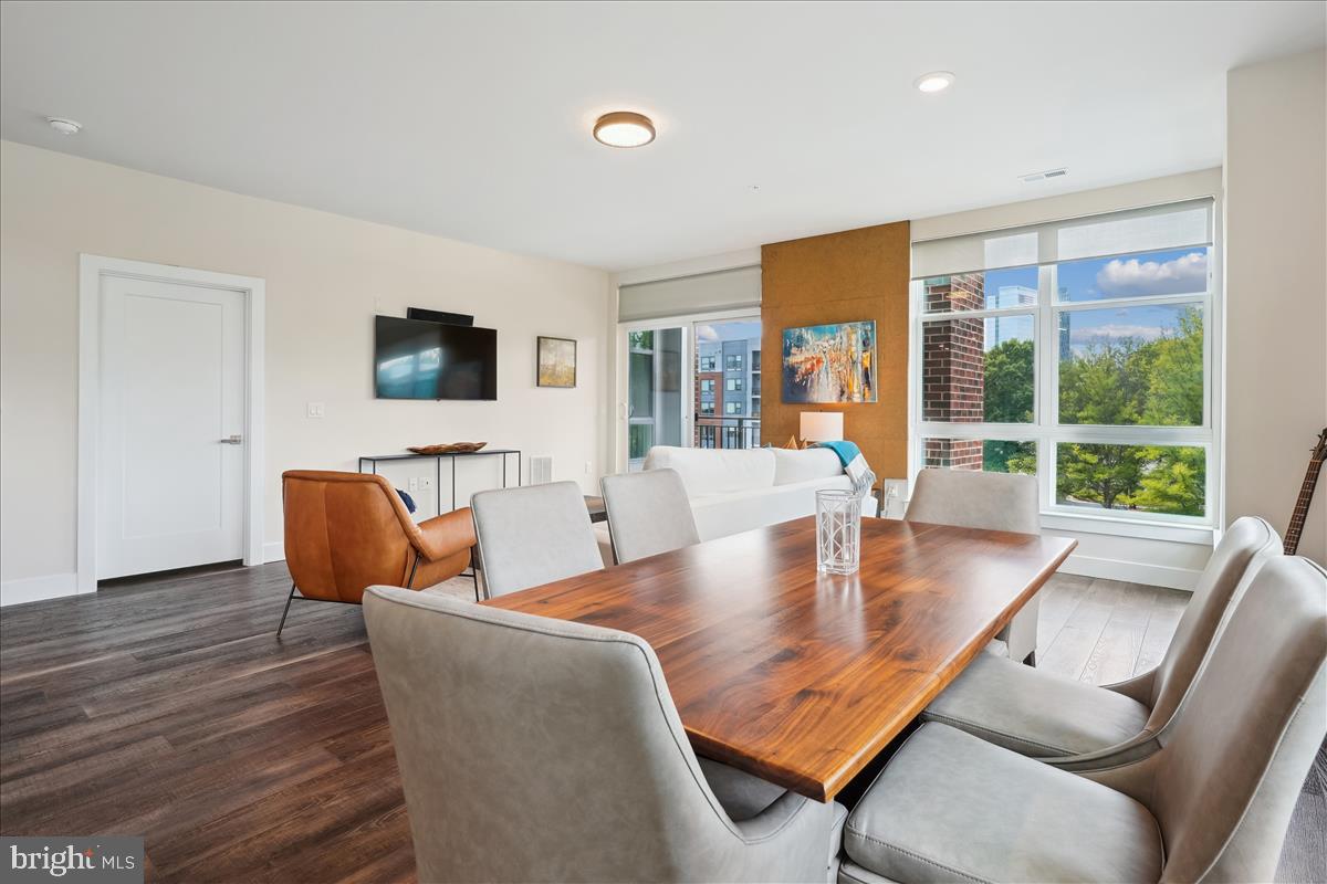 1761 OLD MEADOW ROAD 412