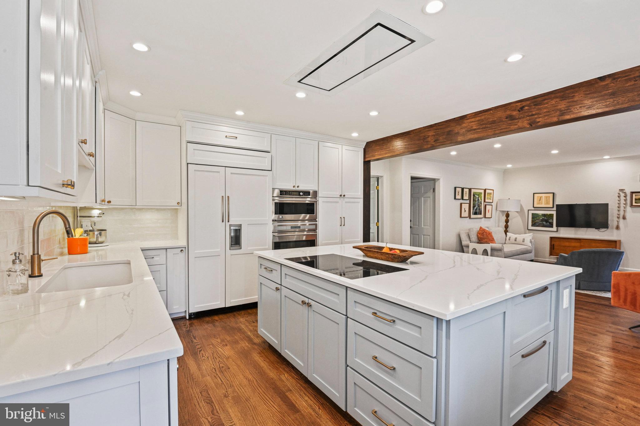 1107 SAVILE LANE