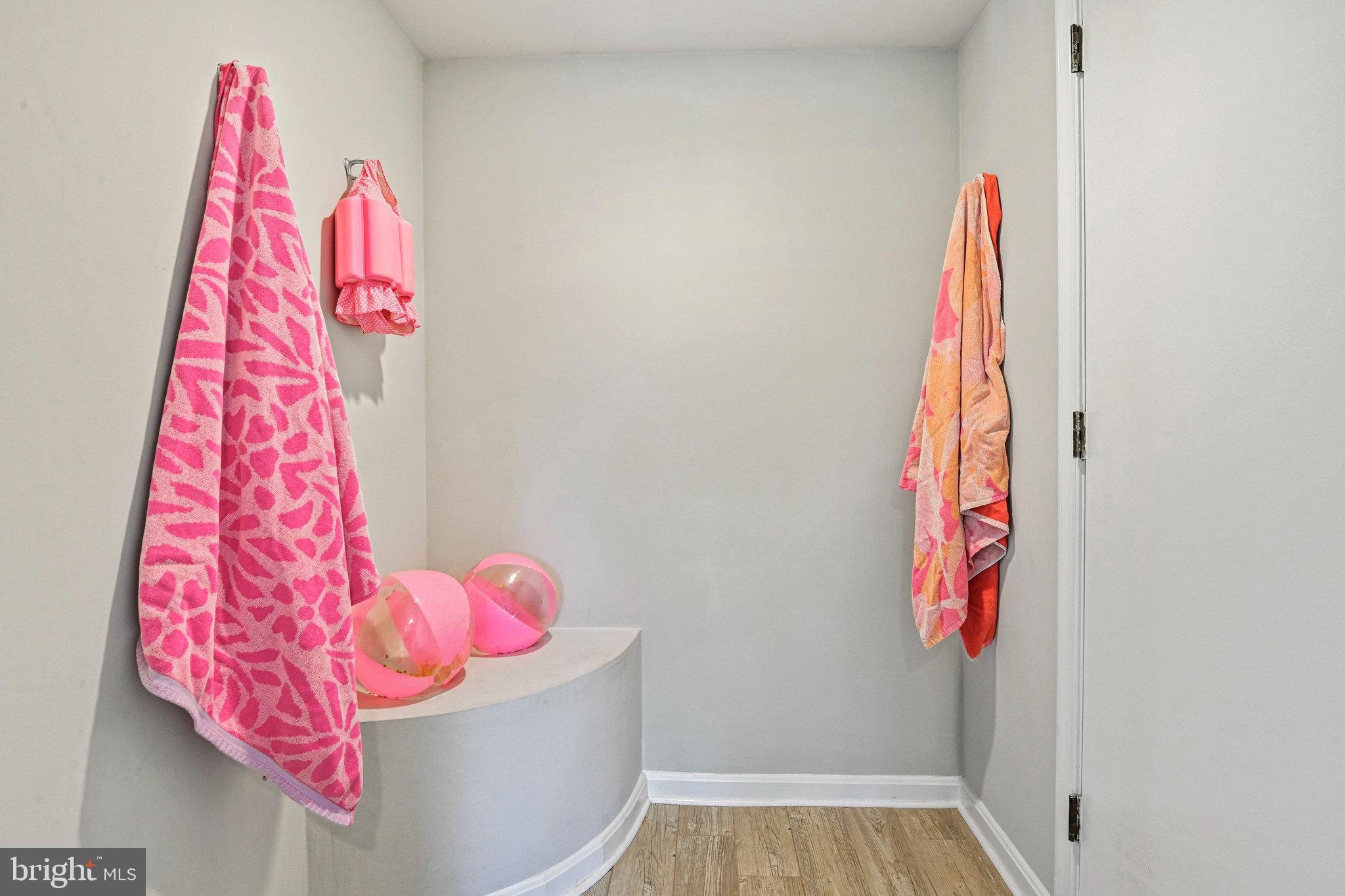 1107 SAVILE LANE