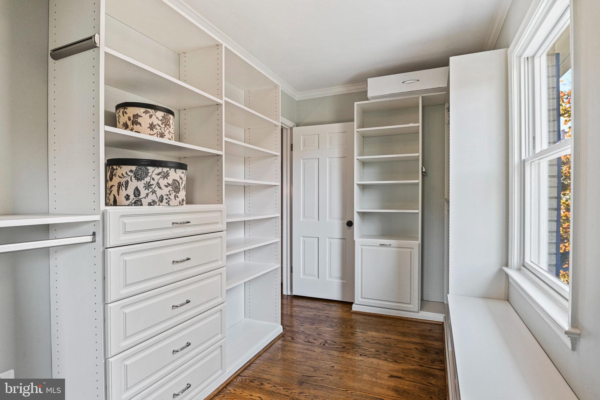 1107 SAVILE LANE