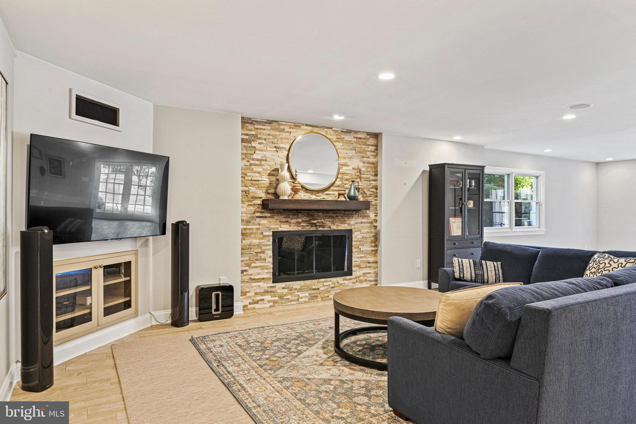 1107 SAVILE LANE