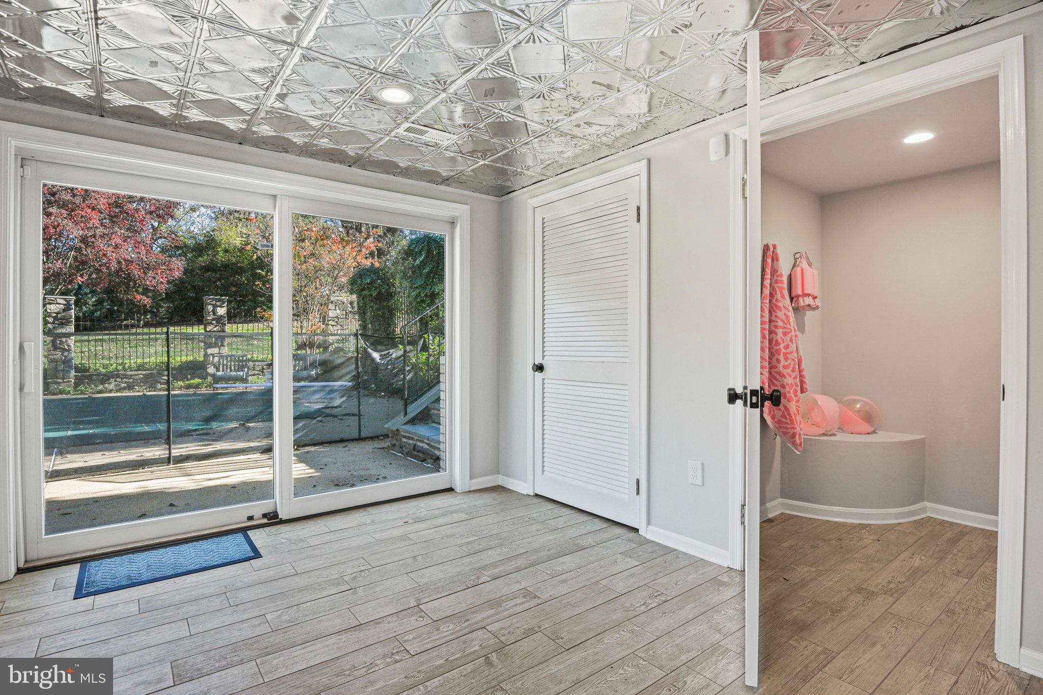 1107 SAVILE LANE