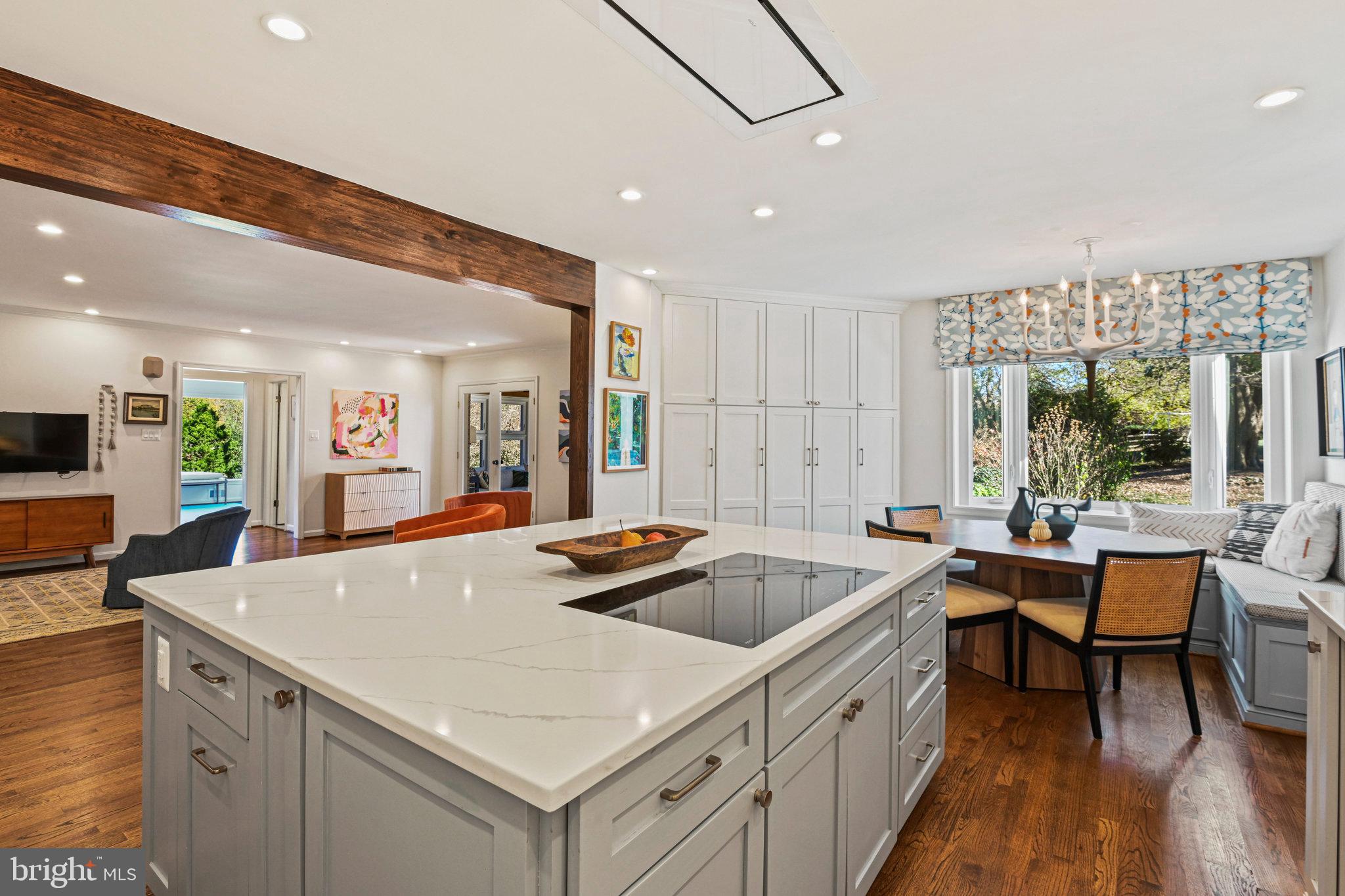 1107 SAVILE LANE