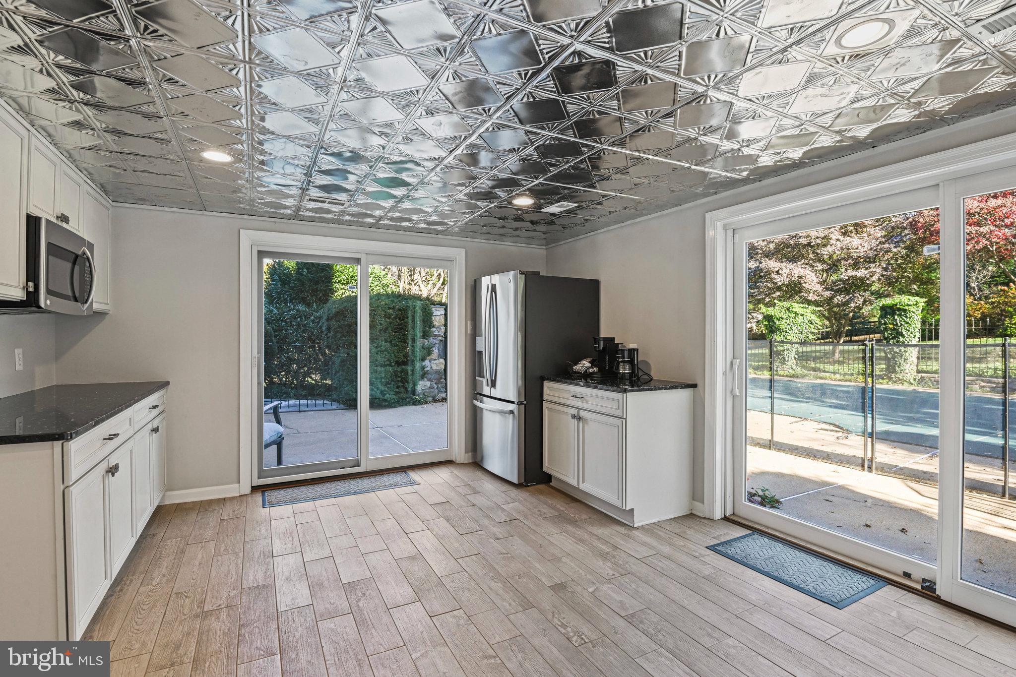 1107 SAVILE LANE