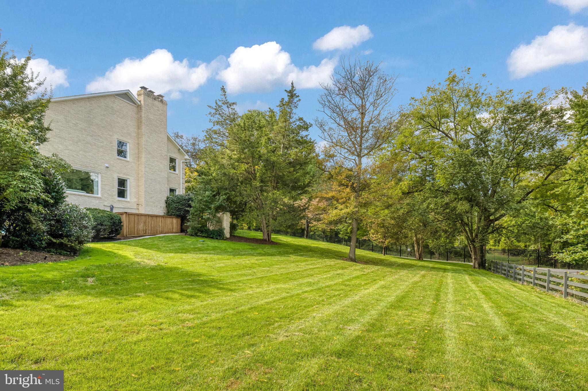 1107 SAVILE LANE
