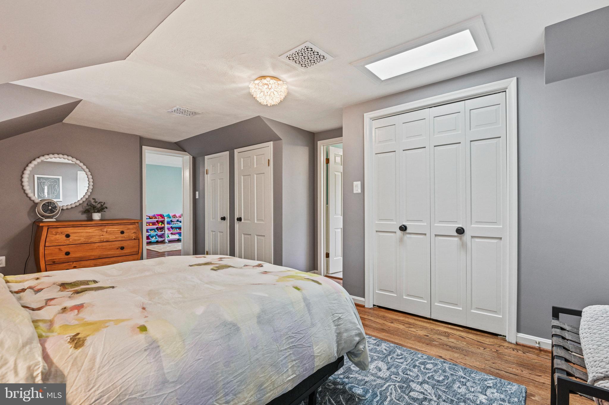 1107 SAVILE LANE