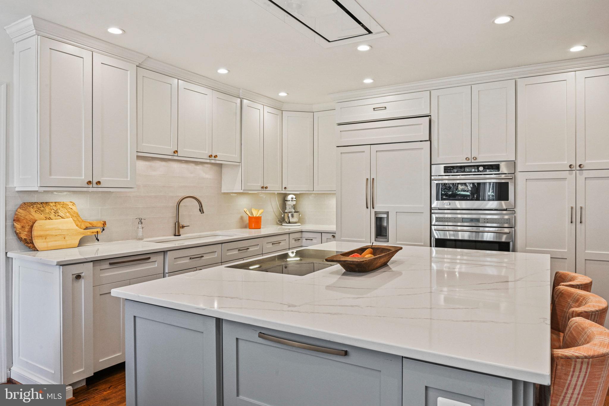 1107 SAVILE LANE