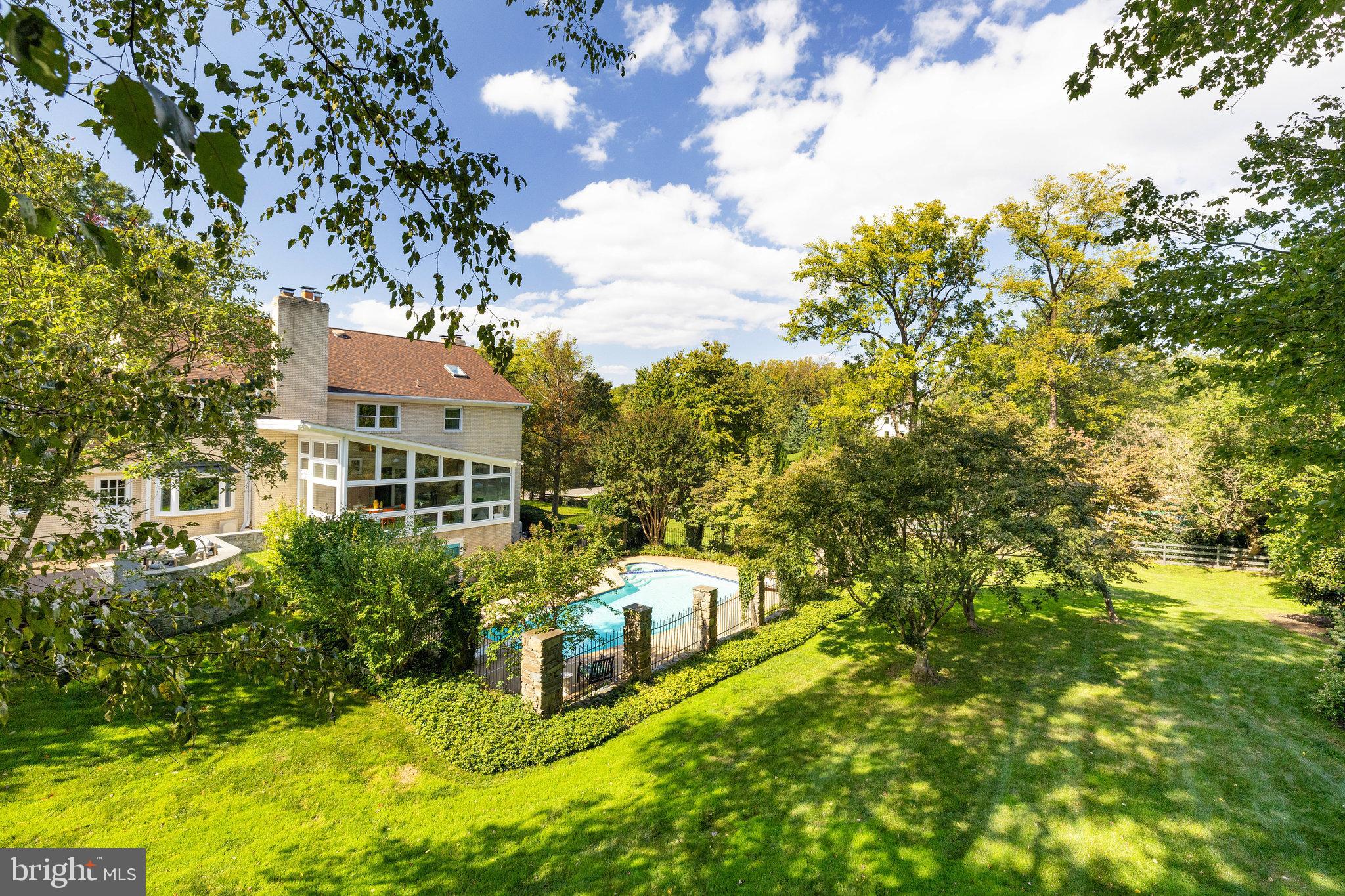 1107 SAVILE LANE