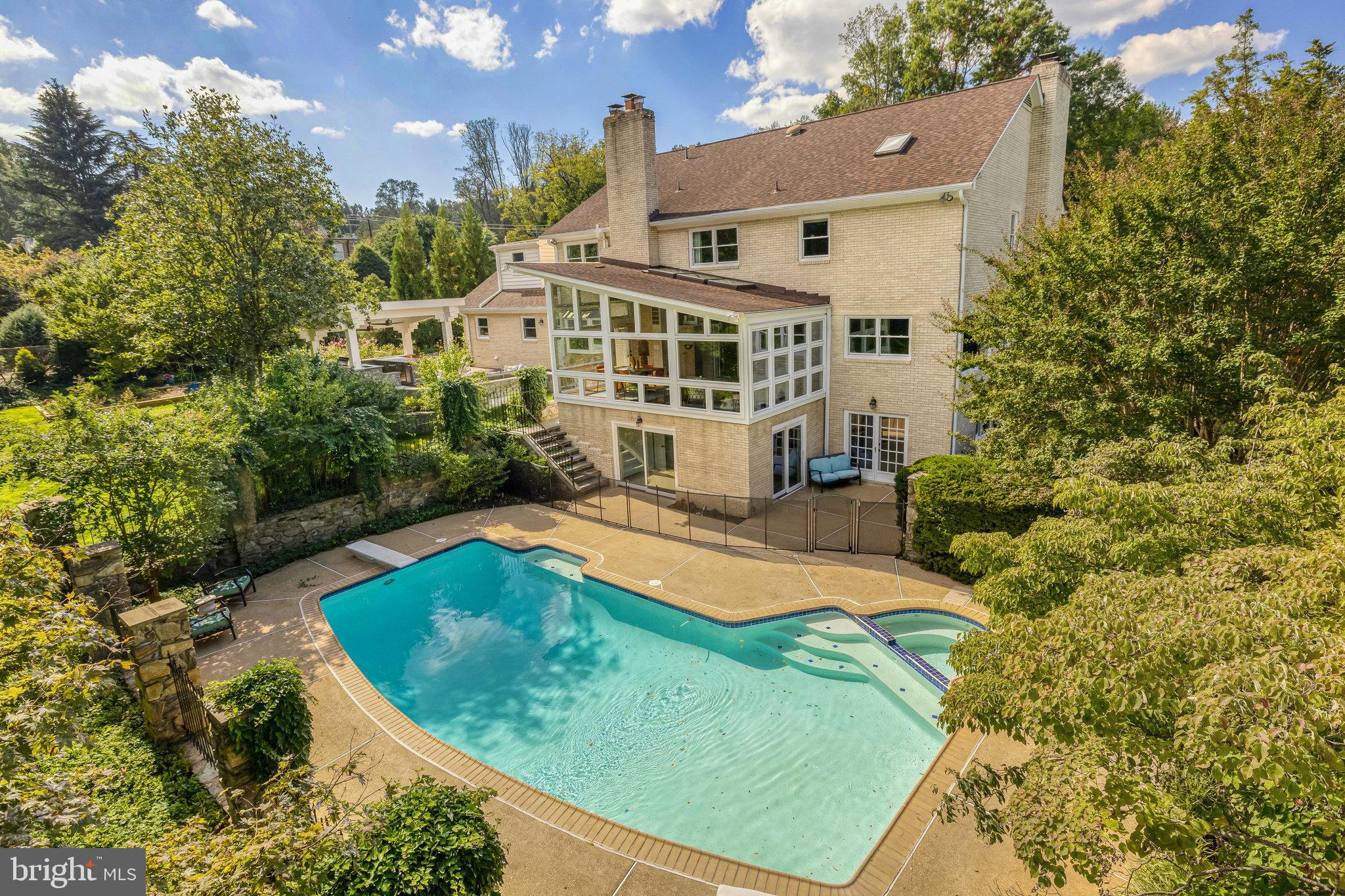 1107 SAVILE LANE