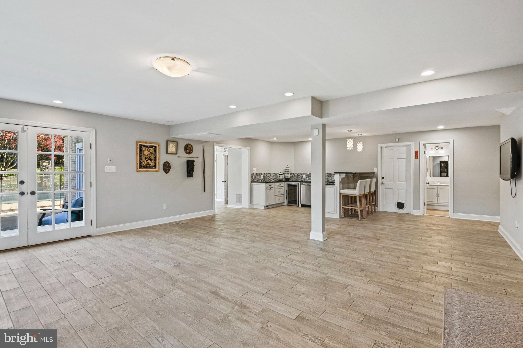 1107 SAVILE LANE