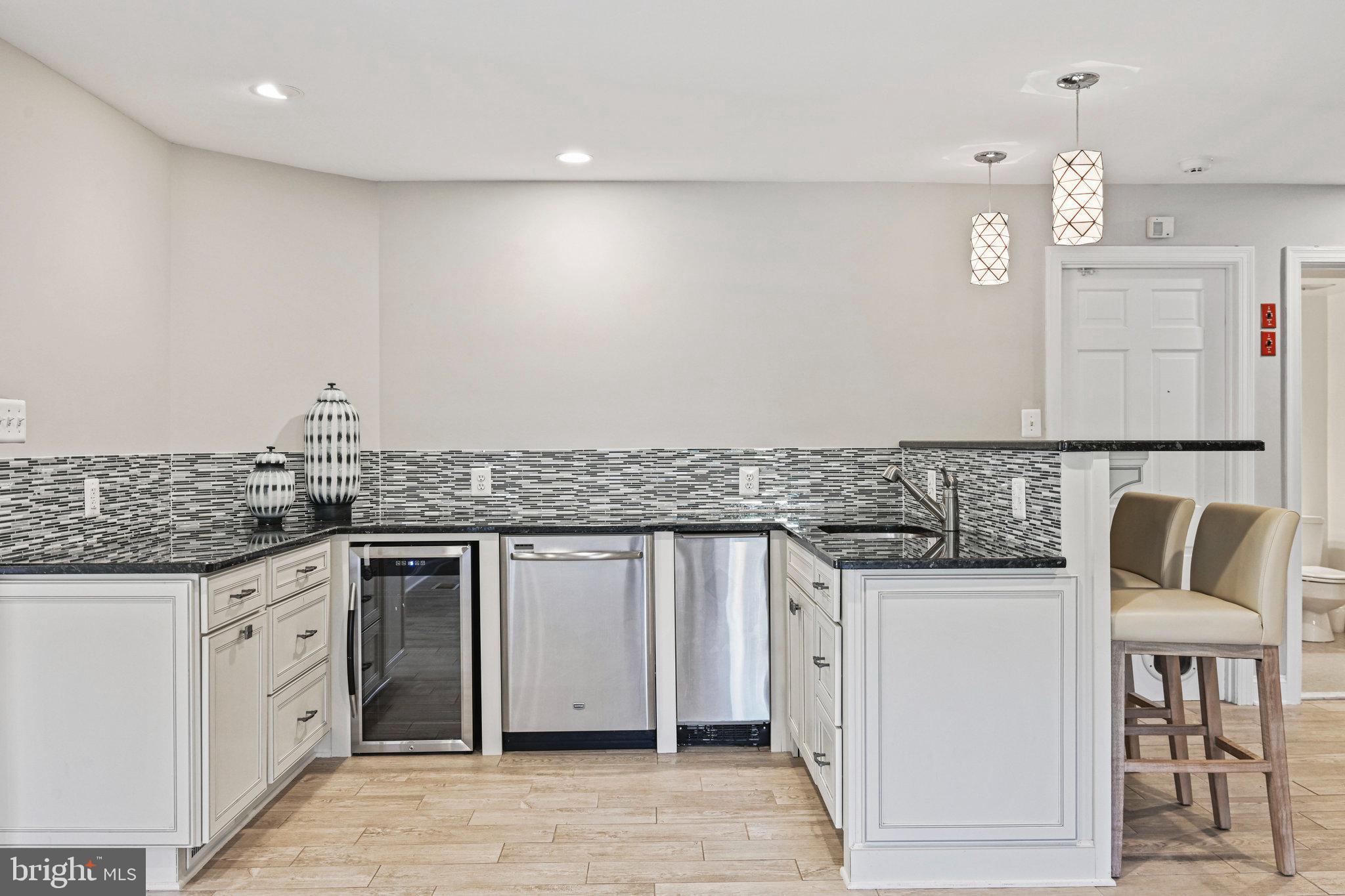 1107 SAVILE LANE