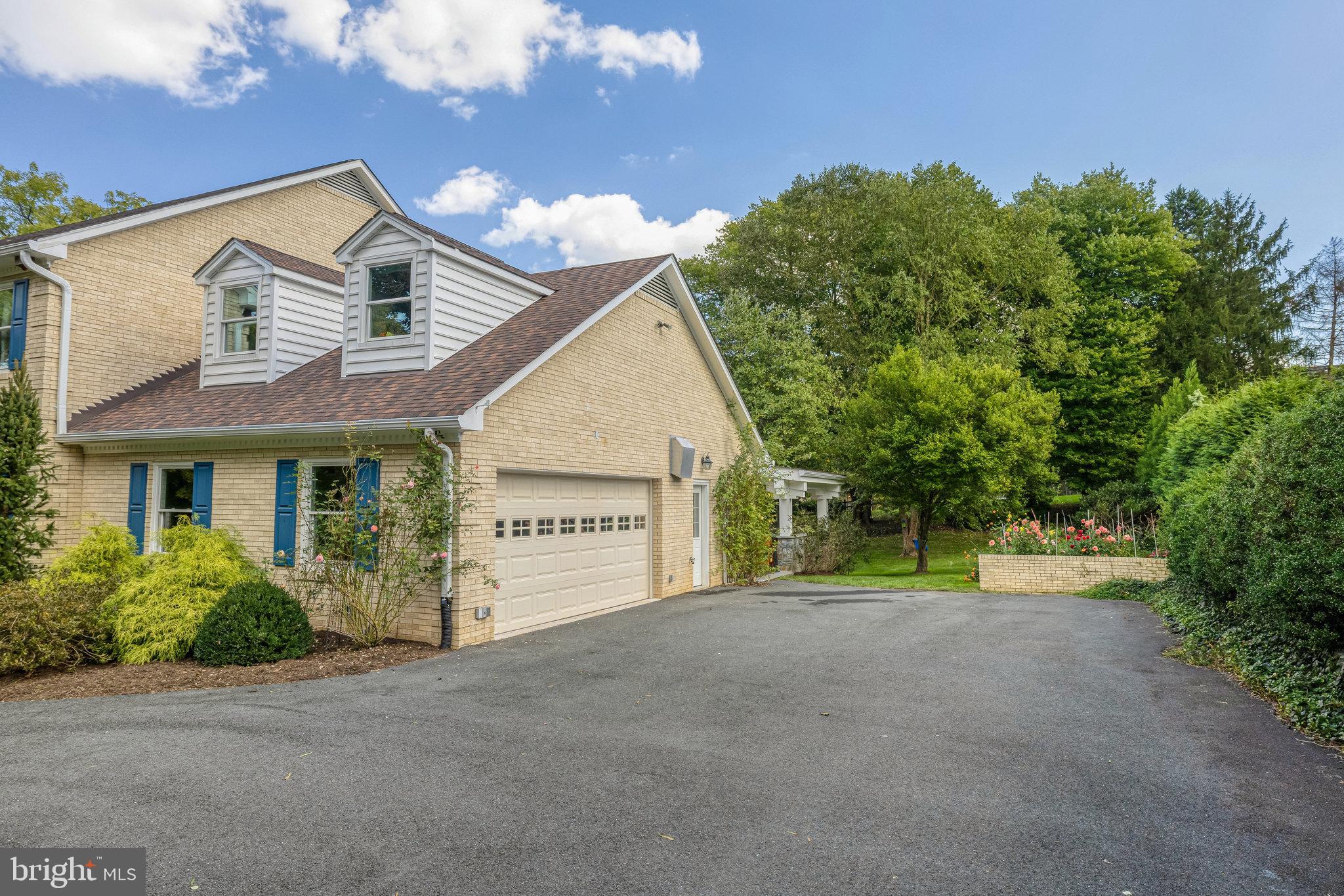 1107 SAVILE LANE