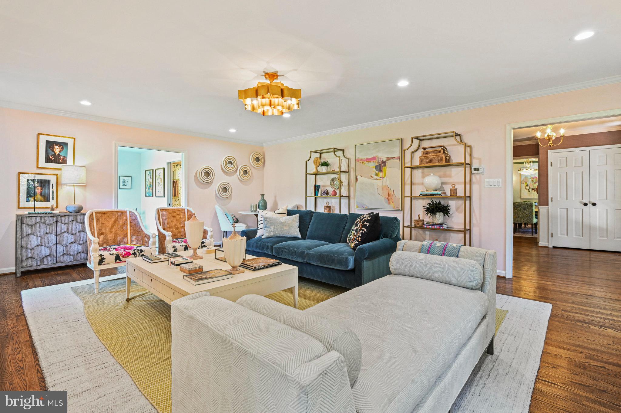 1107 SAVILE LANE