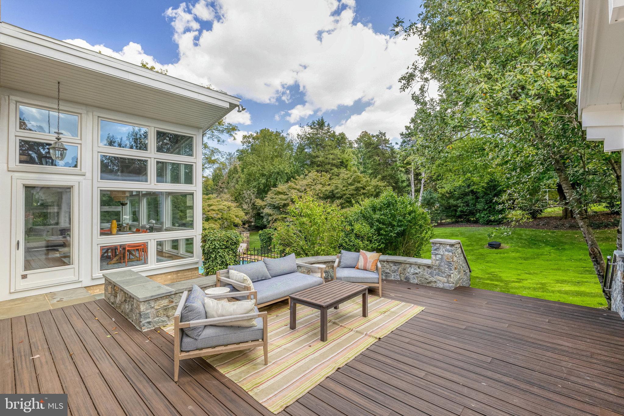 1107 SAVILE LANE