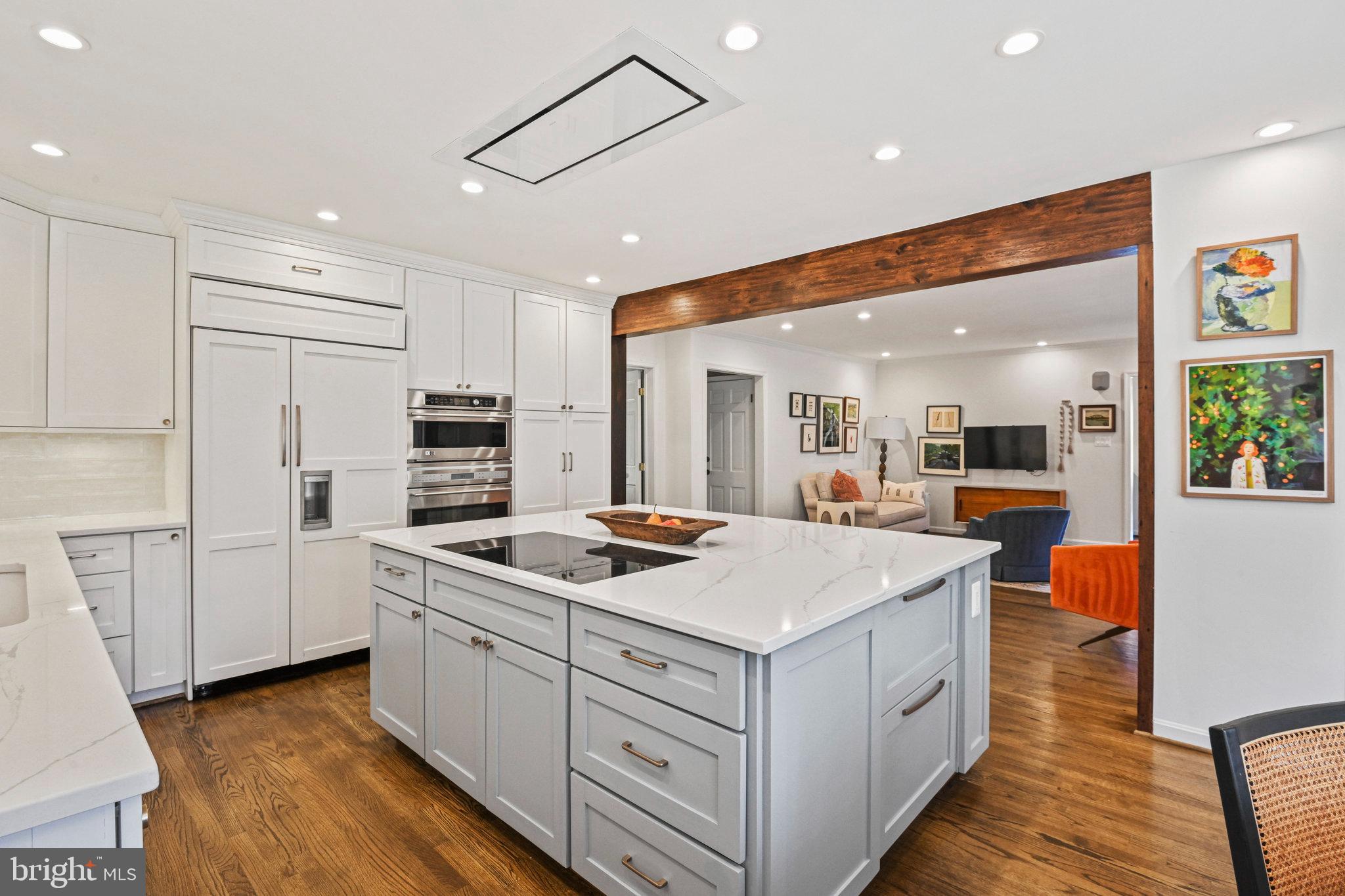 1107 SAVILE LANE