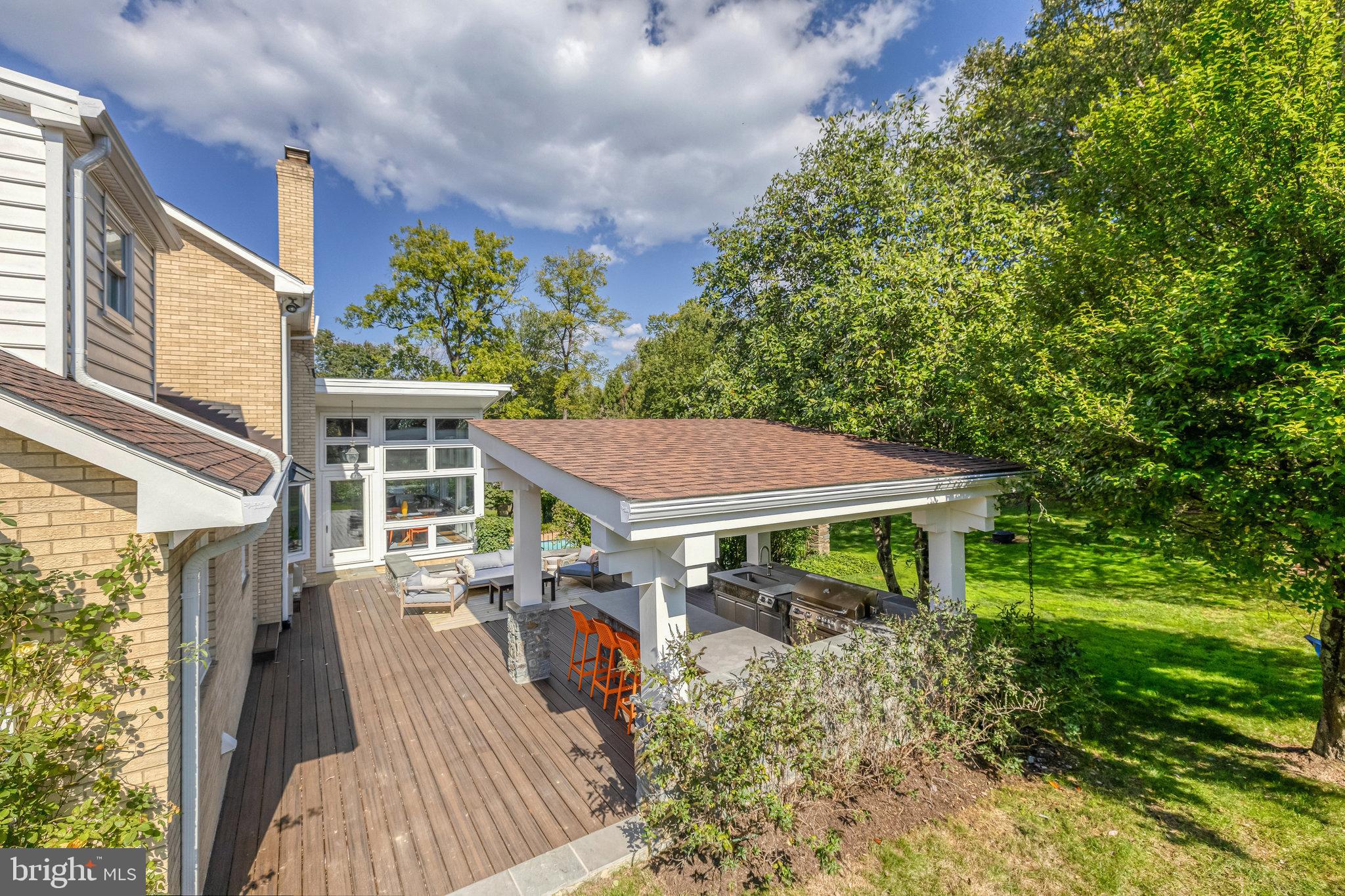 1107 SAVILE LANE