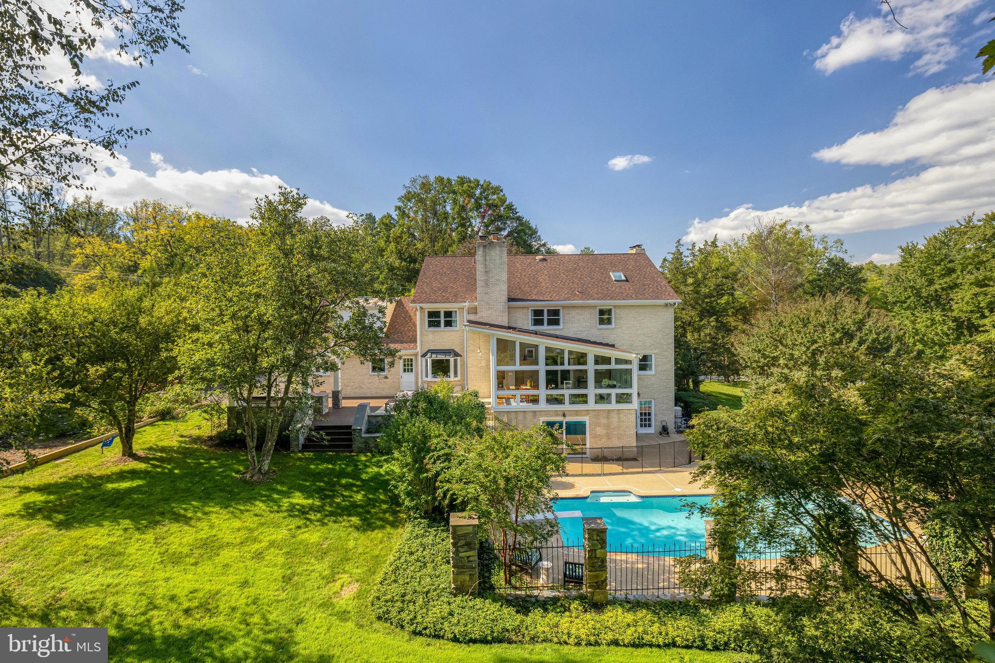 1107 SAVILE LANE