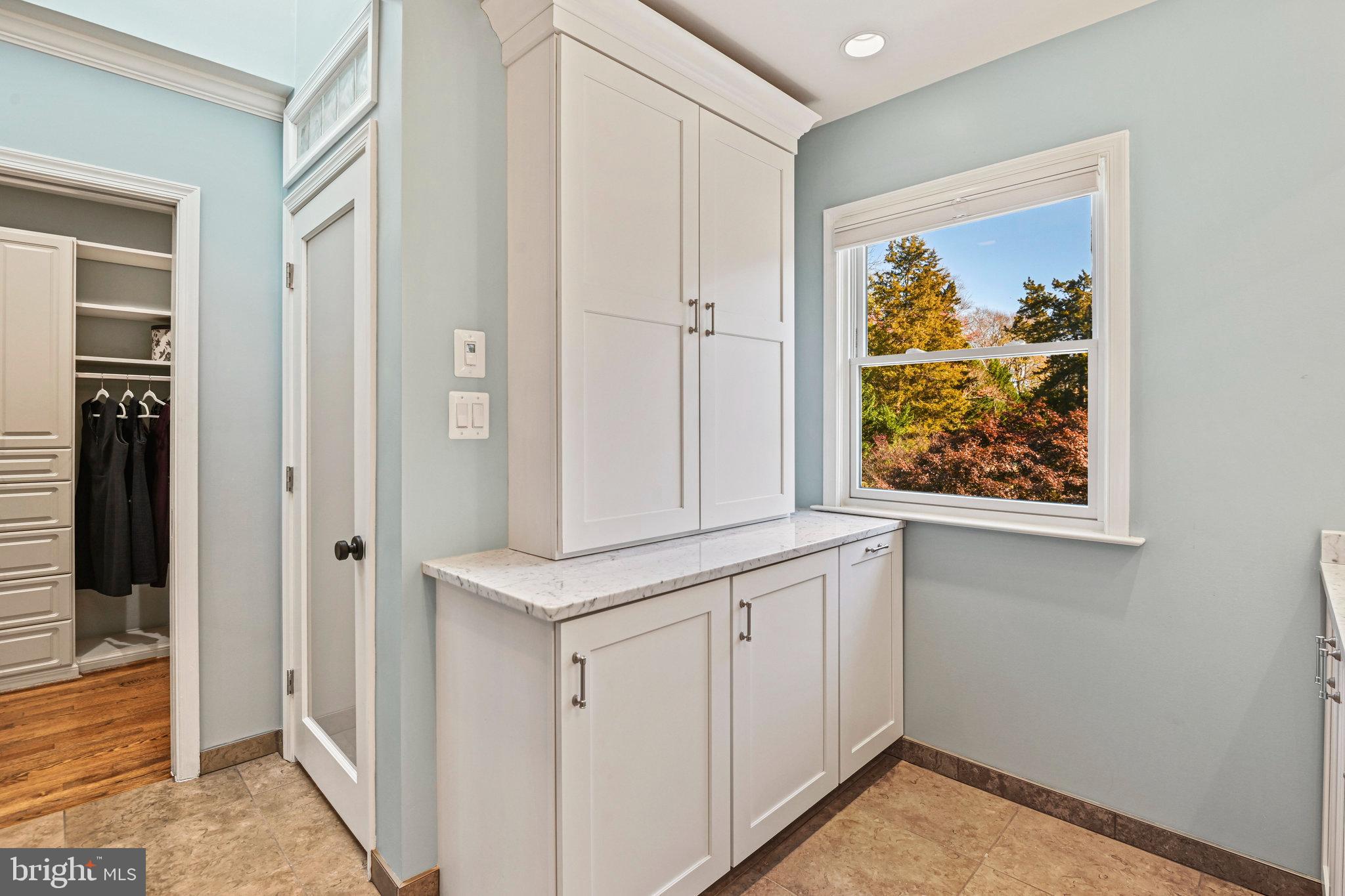 1107 SAVILE LANE