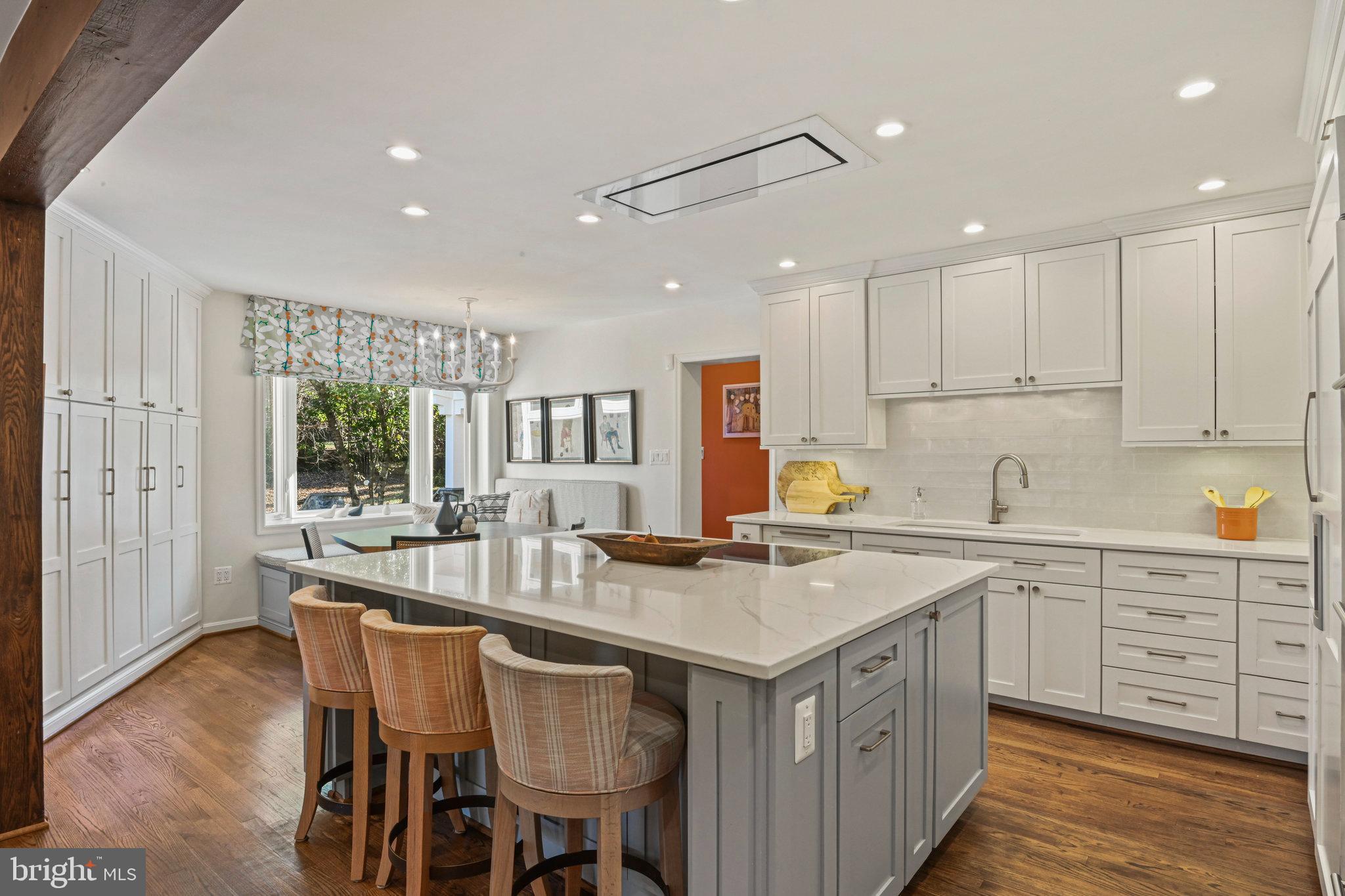 1107 SAVILE LANE