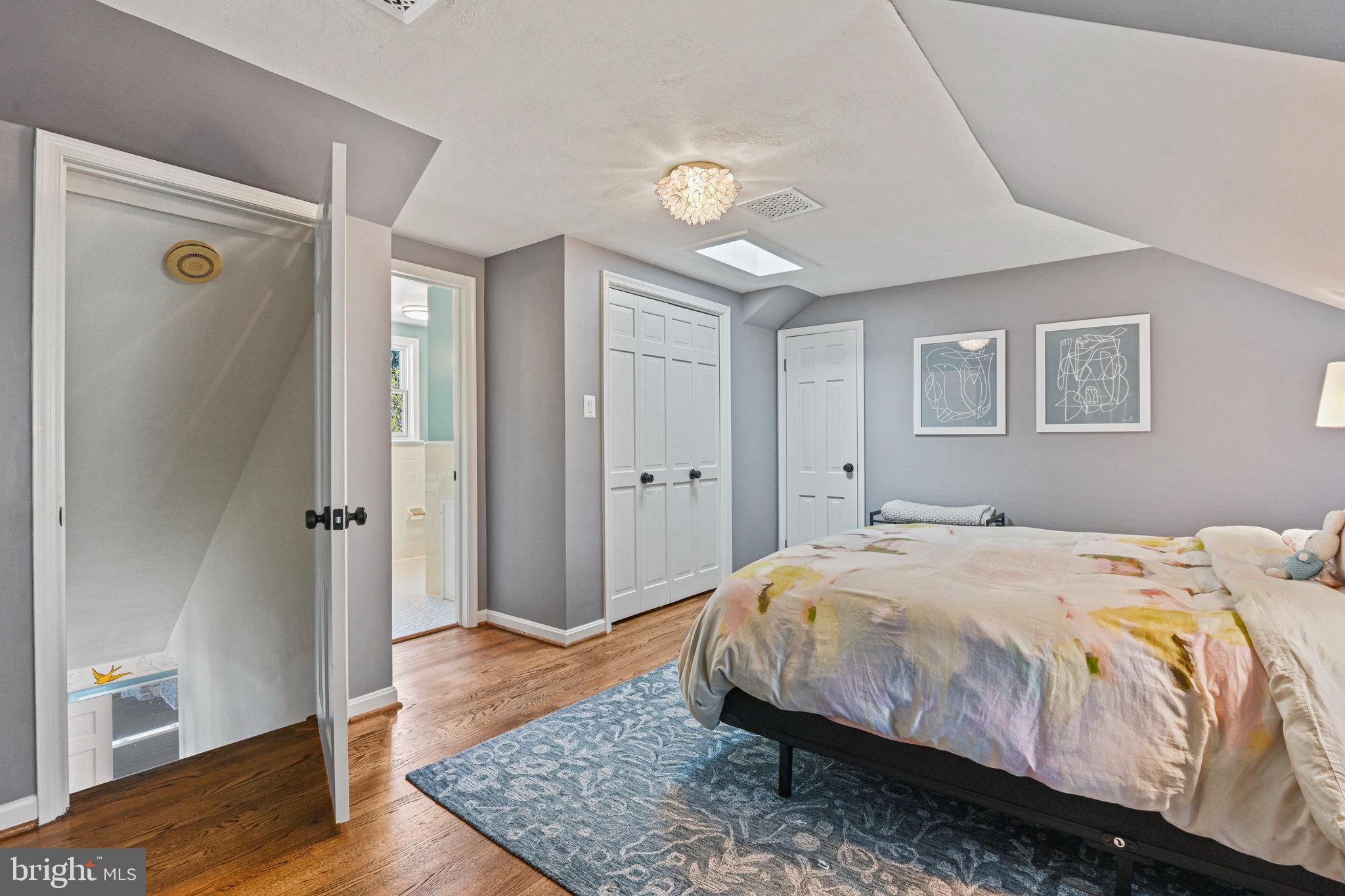 1107 SAVILE LANE