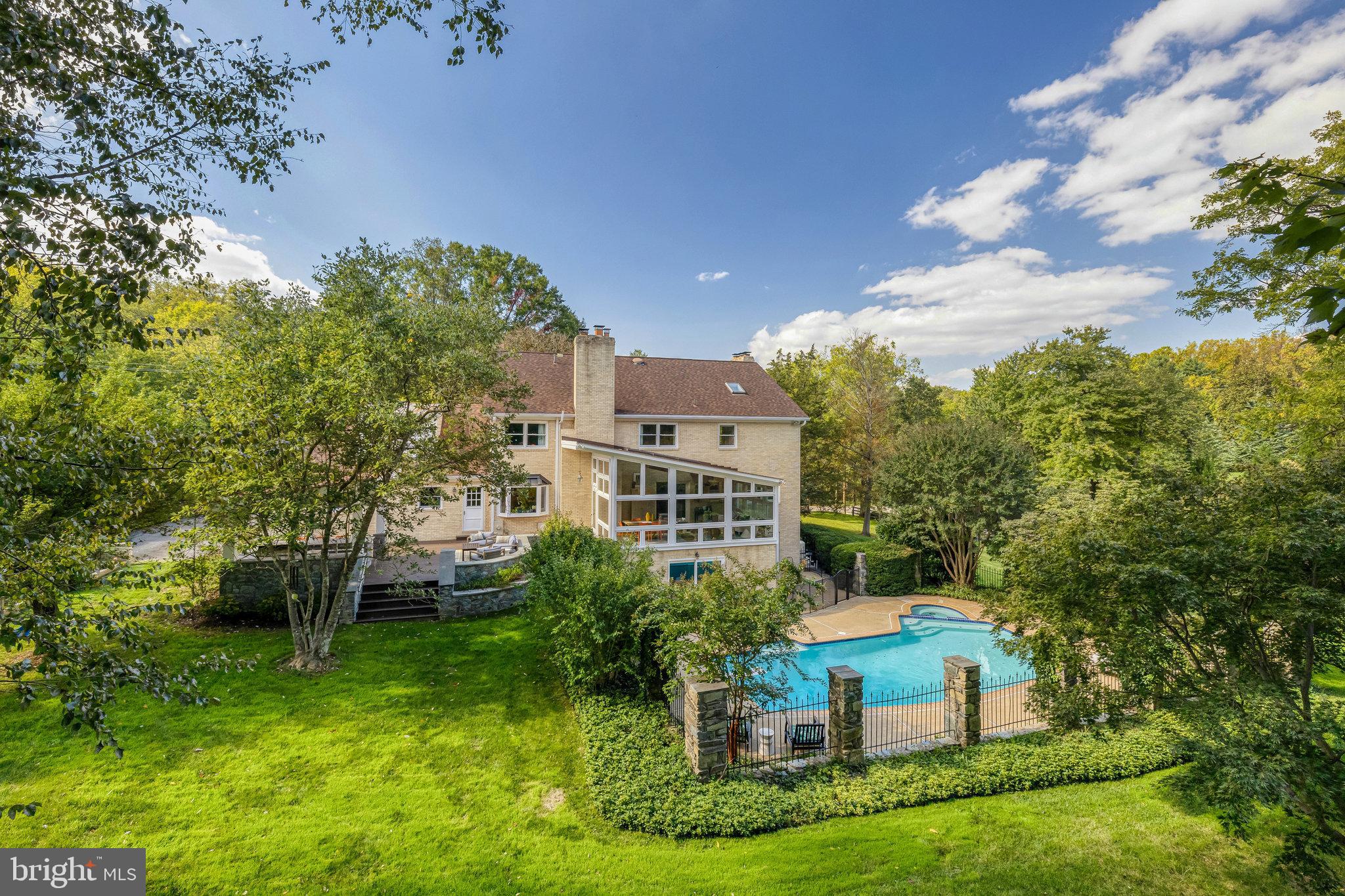 1107 SAVILE LANE