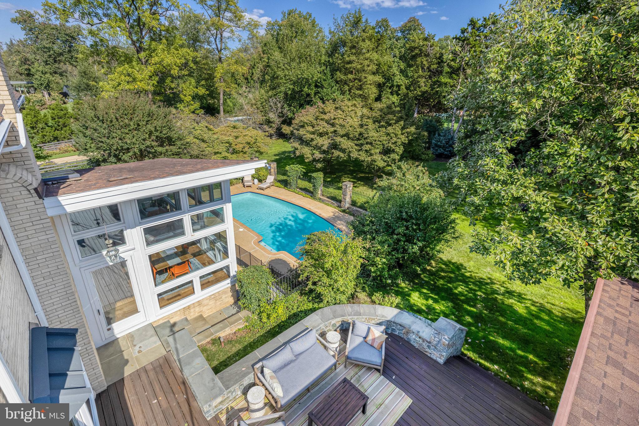 1107 SAVILE LANE