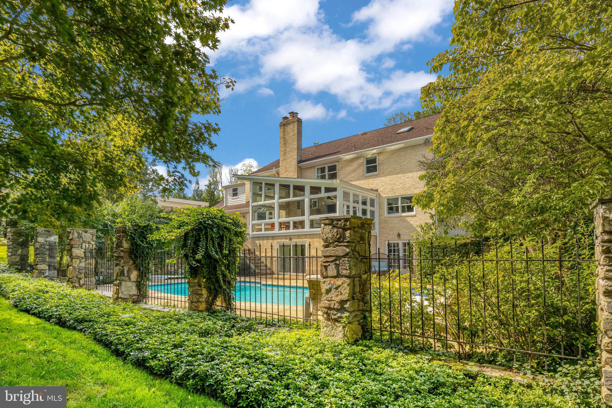 1107 SAVILE LANE