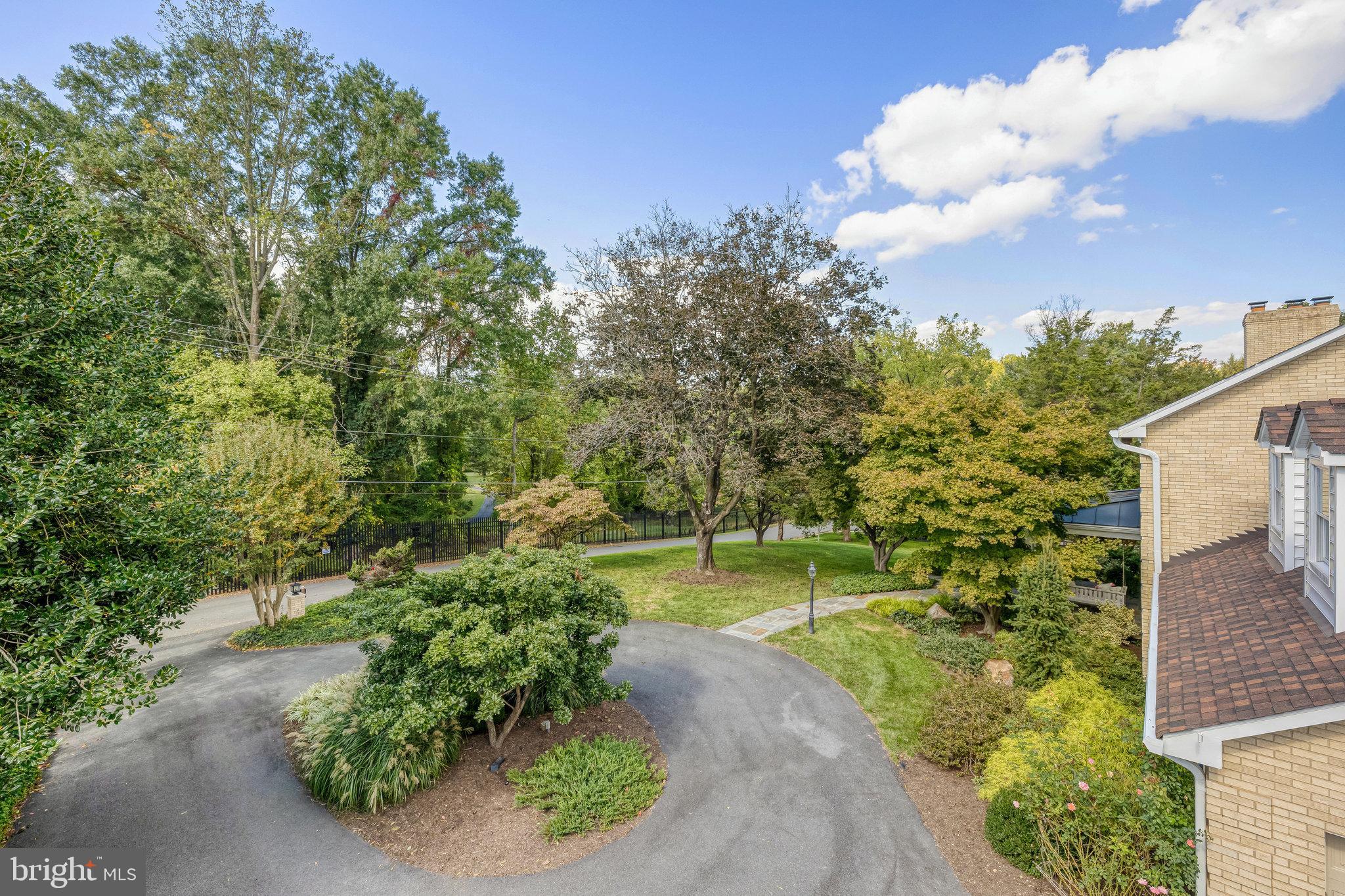 1107 SAVILE LANE