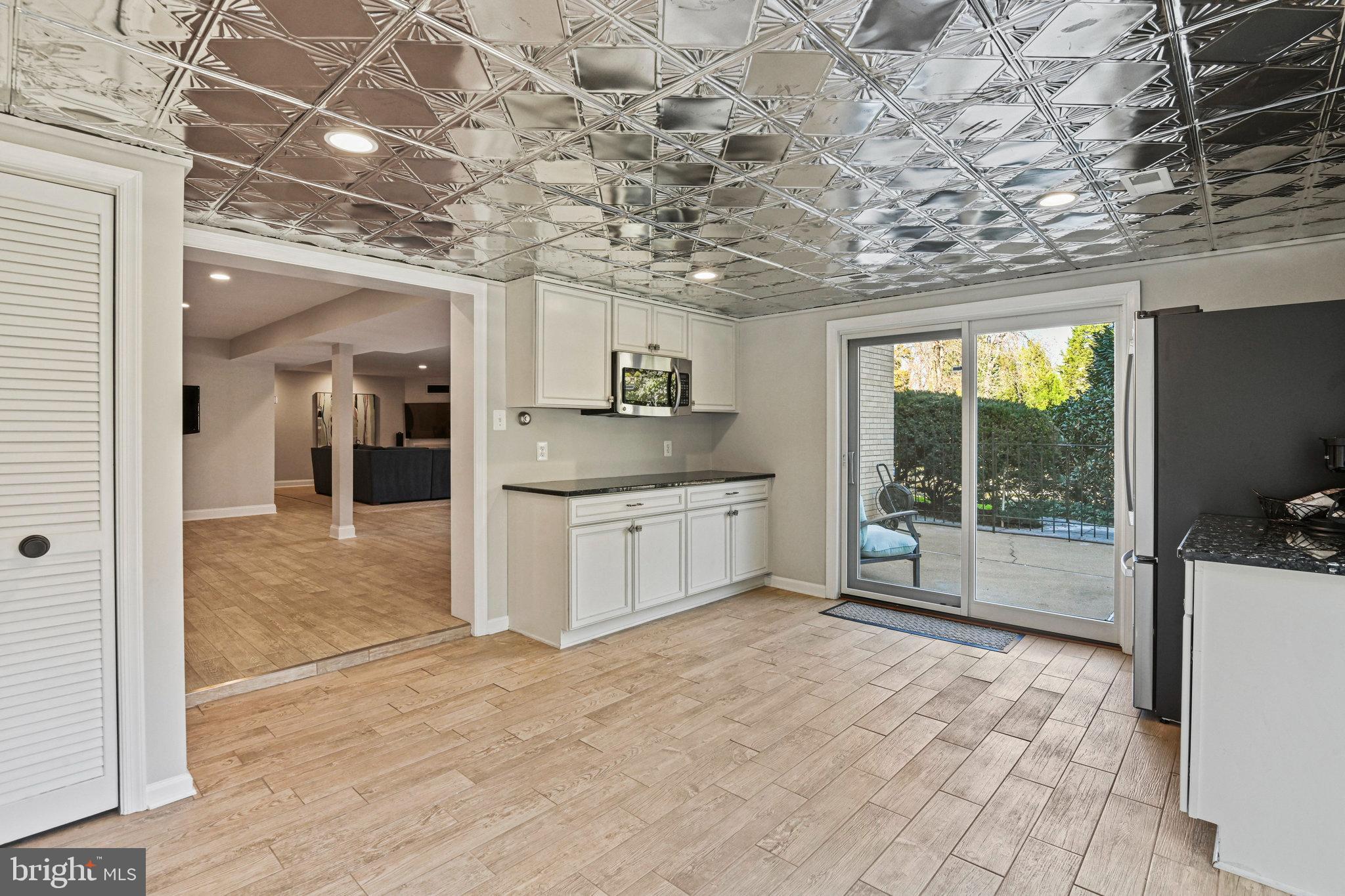 1107 SAVILE LANE