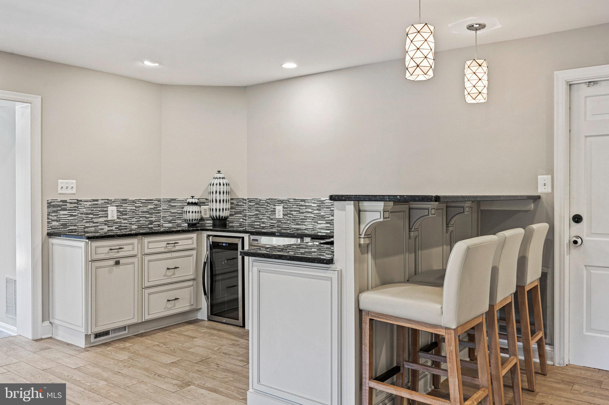 1107 SAVILE LANE
