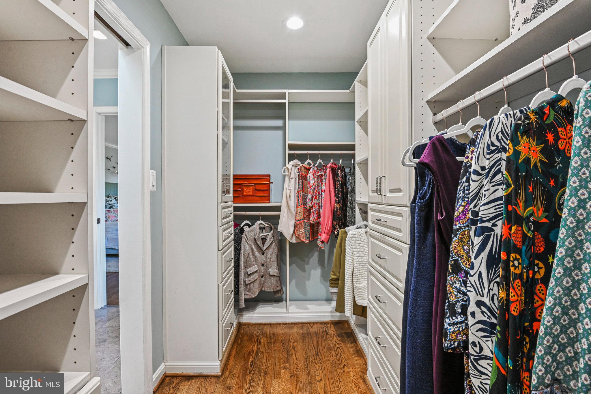 1107 SAVILE LANE