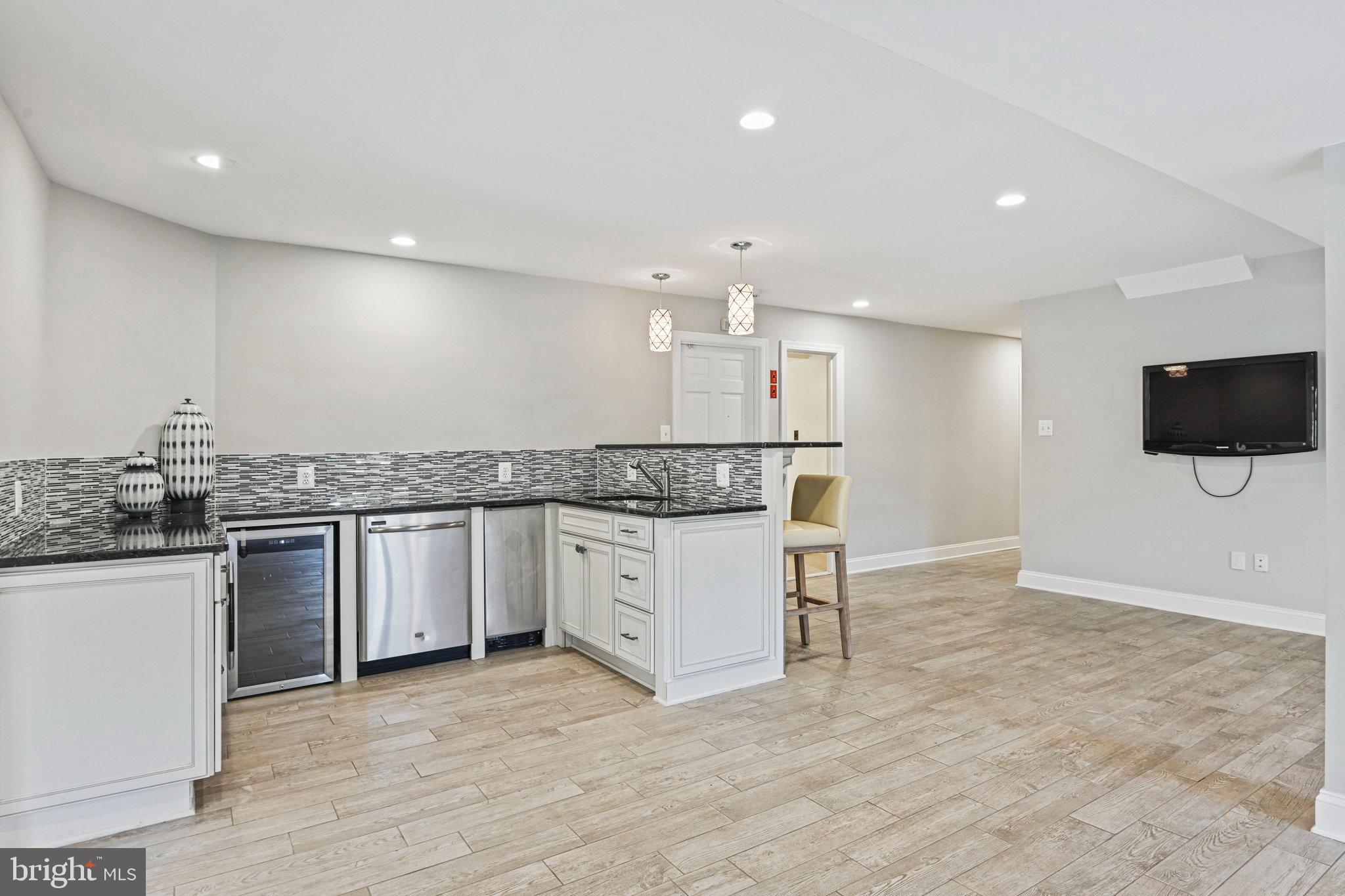 1107 SAVILE LANE