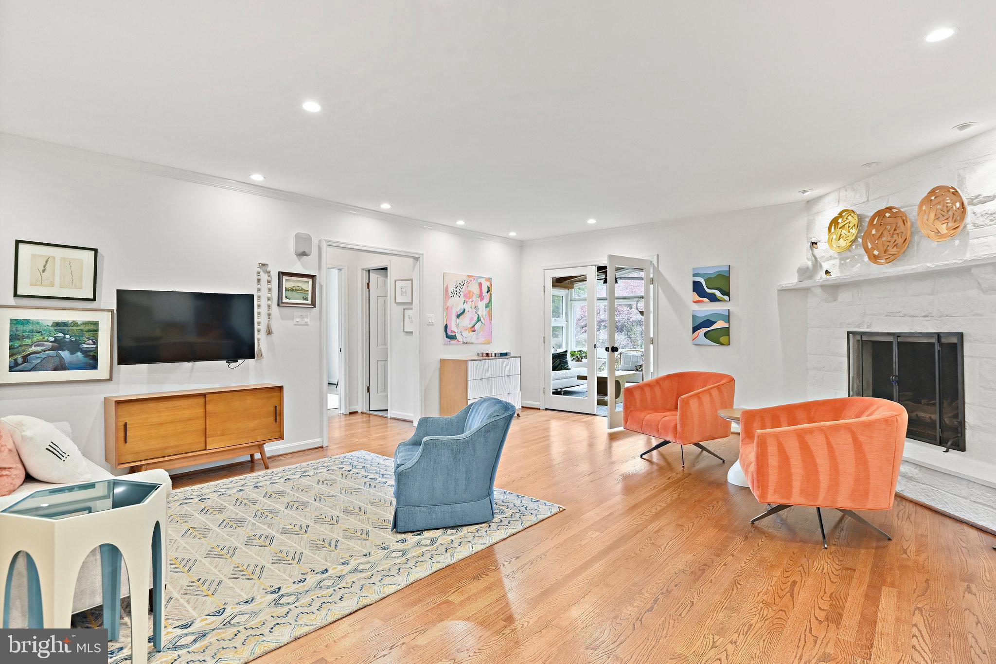 1107 SAVILE LANE