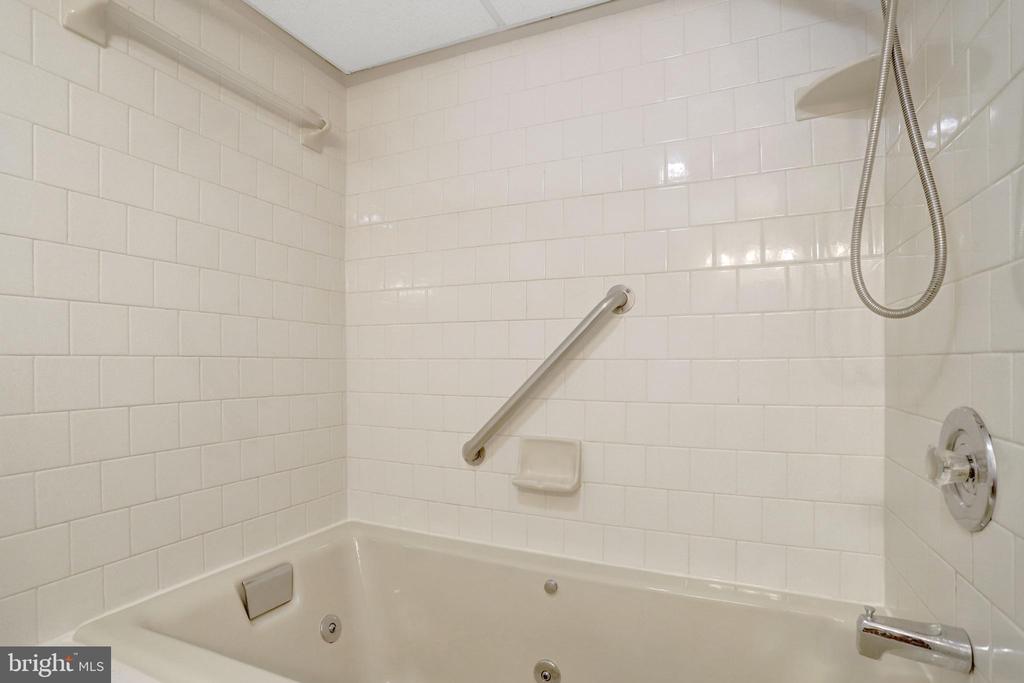 6434 CARRIAGE DRIVE