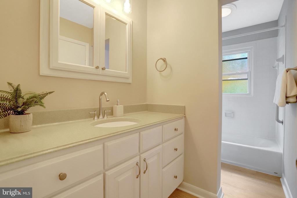 6434 CARRIAGE DRIVE