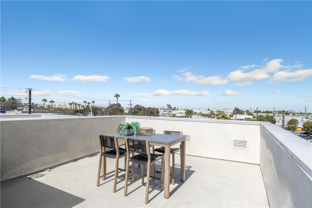 1523 Sullivan Avenue