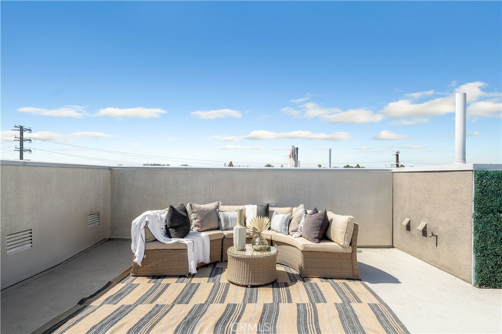 1523 Sullivan Avenue