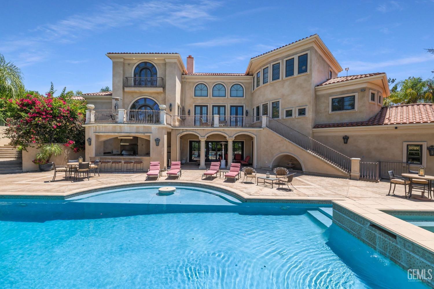 4275 Country Club Drive