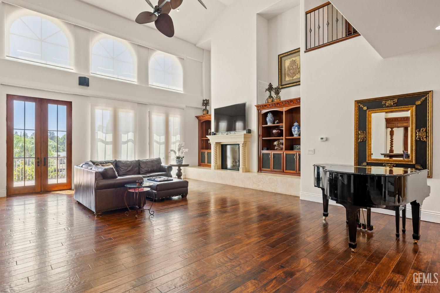 4275 Country Club Drive