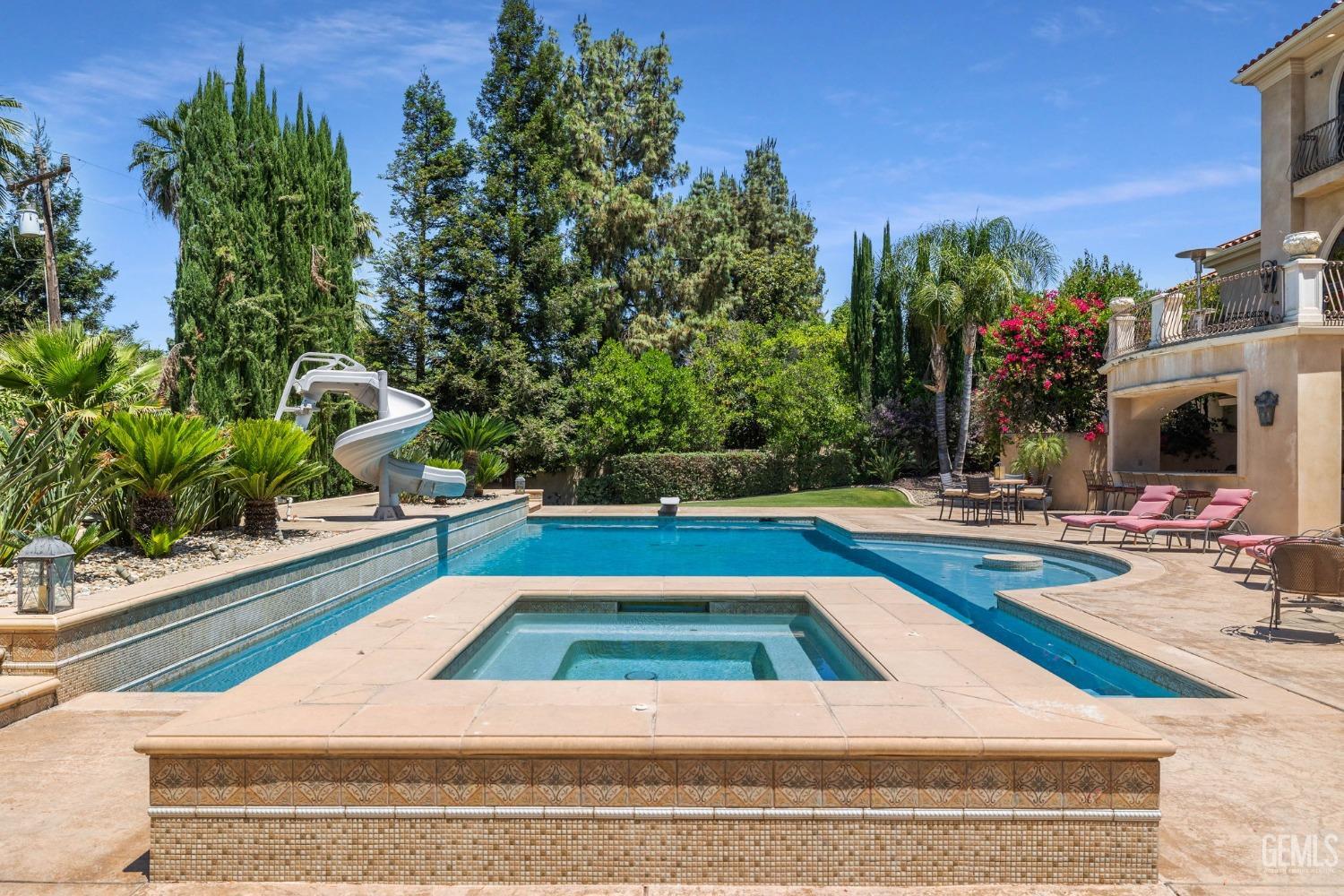 4275 Country Club Drive