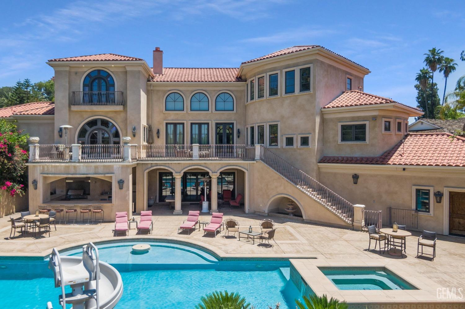 4275 Country Club Drive